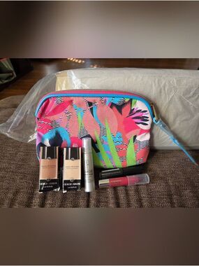 Clinique Giorgio Armani Beauty Mini Set + Palm Beach Makeup Bag